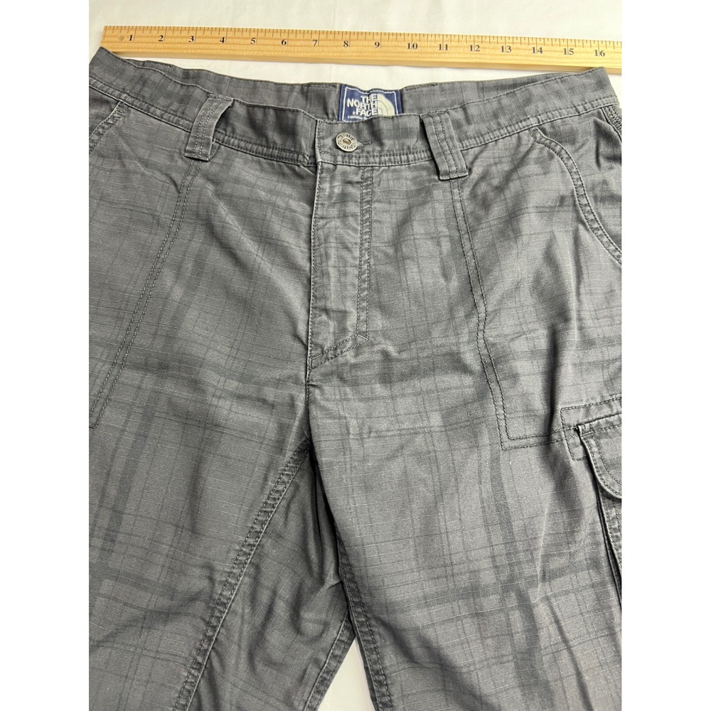 The North Face Cargo Shorts Mens 34 Gray Plaid Hiking Outdoor Gorpcore A15 - Picture 3 of 16